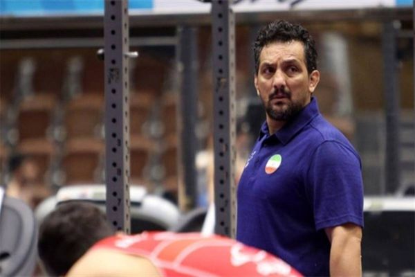 درستکار کنار ملیپوشان دوومیدانی تست آمادگی جسمانی کشتیگیران را برگزار می کنیم