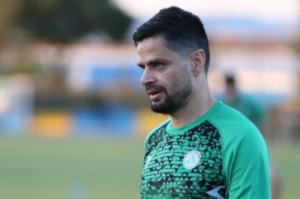  حمایت بازیکنان ذوب‌آهن از کمال کامیابی‌نیا با حرکتی خاص   عکس