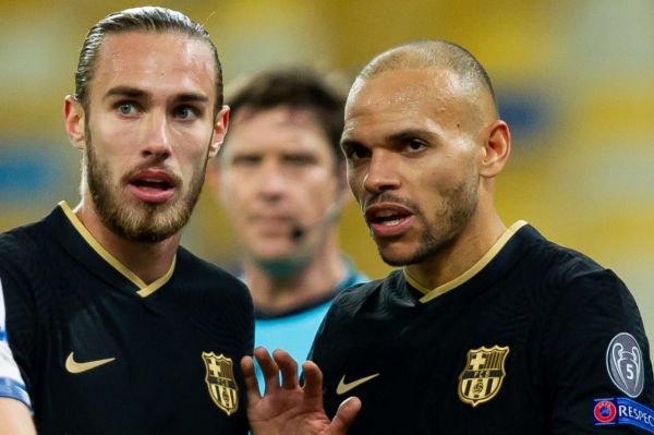 مهاجم سابق بارسلونا برای خرید تیم اسپانیایی اقدام میکند