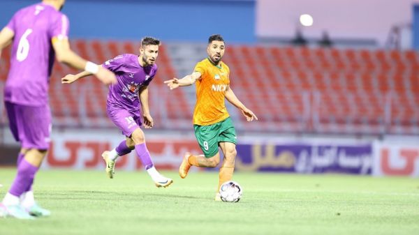  عصبانیت عجیب اسماعیلی پس از تعویض؛ فرشید، عیسی مرادی را بیهوش کرد