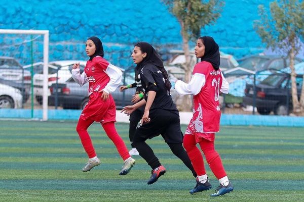  شایعه‌ای که حاشیه بود ؛ مصاف تیم‌های بانوان پرسپولیس و وارش هم کادر پزشکی داشت هم برانکارد   عکس