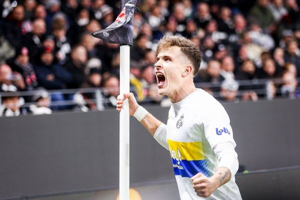 اکرت خون ایرانی در رگهایم است و عاشق بازی در جام جهانی هستم