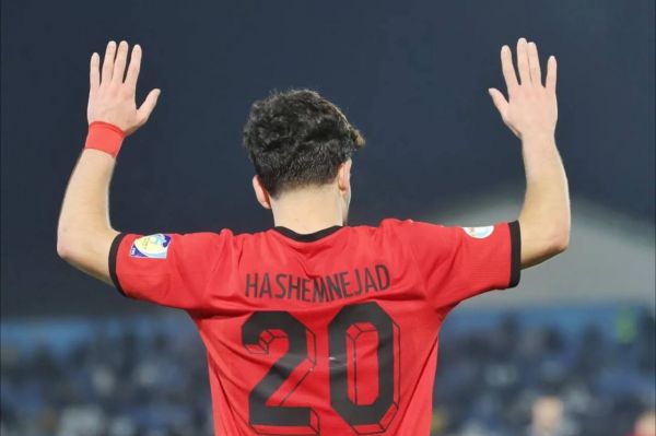 شادی گل خاص ستاره این روزهای تراکتور با اسطوره انزلی عکس