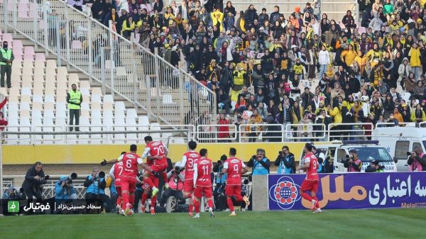فیلمبرداری عجیبِ بازی سپاهان و پرسپولیس؛ خبری از تماشاگران نبود