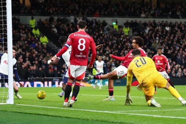 عملکرد فاجعهبار دروازهبانها در دیدار منچستریونایتد و تاتنهام