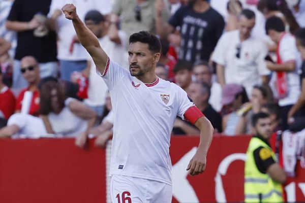 ستاره دوستداشتنی فوتبال اسپانیا و باشگاه سویا کفشهای خود را آویخت