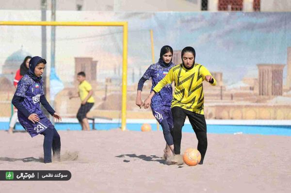 گزارش تصویری/ دیدار تیم‌های فوتبال ساحلی بانوان شهدای سنگر و گلساپوش