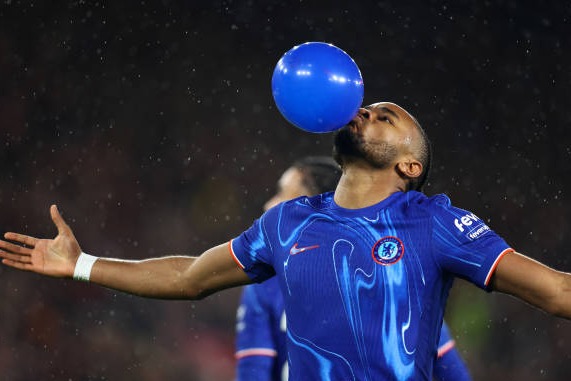 بارسلونا مهاجم چلسی را جذب میکند