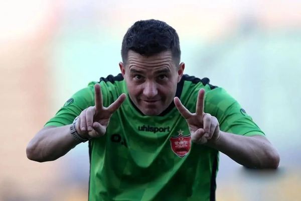 چرا سرمربی قهرمان به پرسپولیس نمیآید