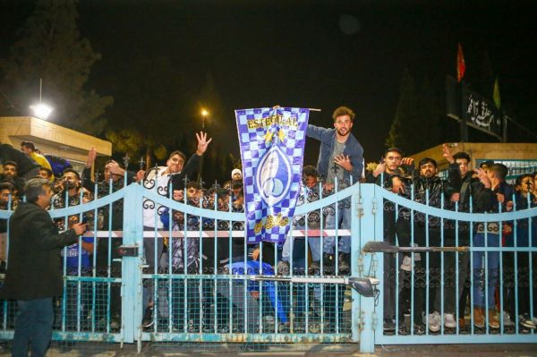 استقبال بینظیر یزدیها از کاروان استقلال