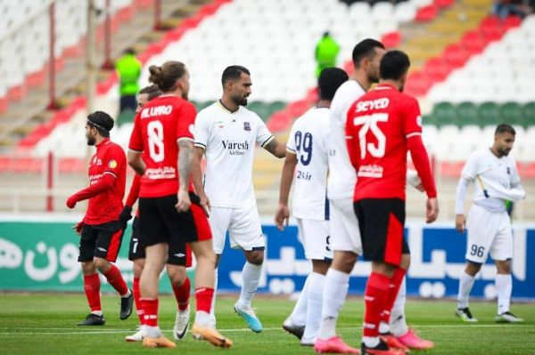 پوستر جالب نساجی؛ تراکتور در بیشه ببرها عکس