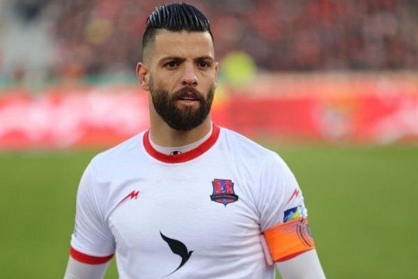 محمد عباسزاده، هوادار تراکتور را آزاد کرد