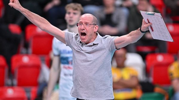  فدراسیون والیبال در انتظار شکست پیاتزا