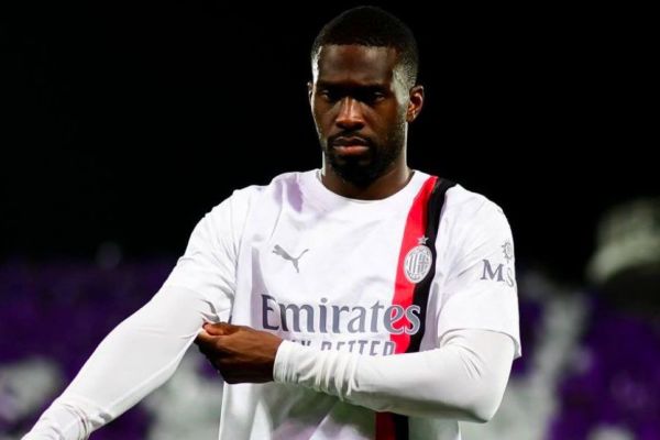 میلان مدافع خود را به راحتی به یوونتوس واگذار نمیکند