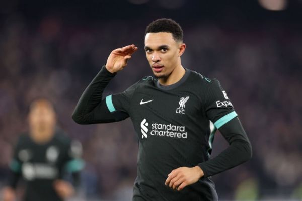 خوشحالی معنادار آرنولد پس از گلزنی به وستهام عکس