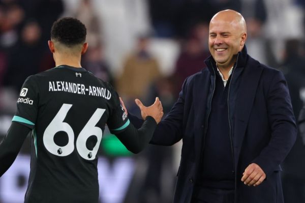 واکنش اسلوت به خوشحالی گل بحث برانگیز آرنولد