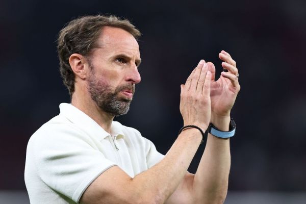  سرمربی سابق انگلیس نشان شوالیه را دریافت کرد