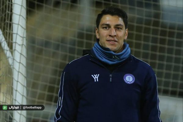 اخباری و تلاش برای بهترین دروازهبان بودن در نیم فصل