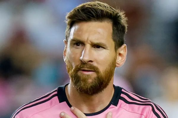  مسی از جو بایدن مدال می‌گیرد