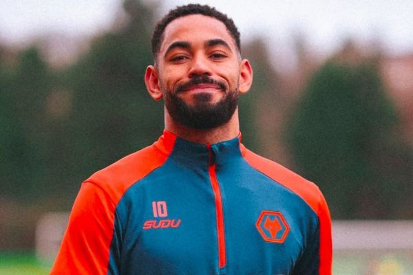  علی‌رغم پیشنهادات بزرگ ملی‌پوش برزیلی در ولورهمپتون می‌ماند