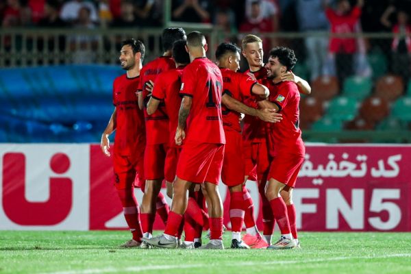 تیرهای تراکتور در بازار زمستانه به سنگ خورد