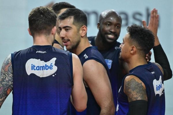 نوار پیروزیهای تیم کریمی قطع شد