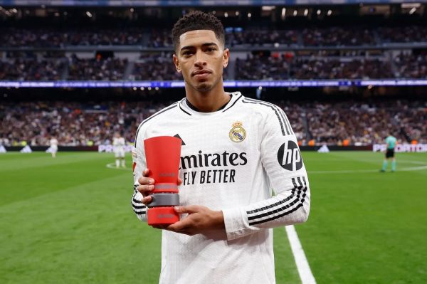 عکس؛ بلینگام و جایزه ویژهای که پیش از بازی مقابل لاس پالماس دریافت کرد