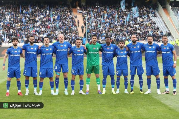 شعار هواداران استقلال علیه بازیکنان