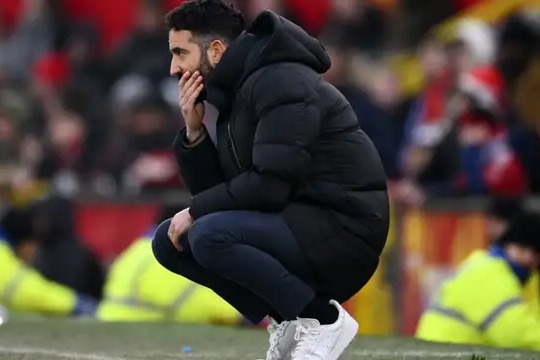 سرمربی منچستریونایتد، تلویزیون رختکن را نابود کرد