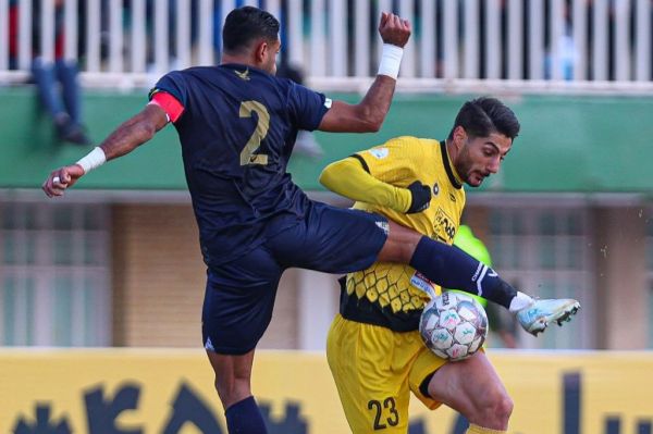 تبعات خوشحالی جنجالی محبی در یزد؛ شیشه اتوبوس سپاهان با سنگ شکسته شد