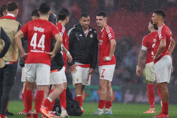 خشم بنفیکاییها از داوری بازی مقابل بارسلونا