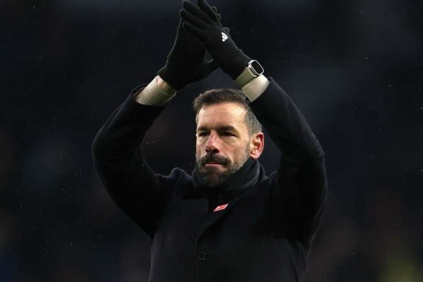  روزهای تاریک روباه‌ها و فن نیستلروی به پایان رسیده