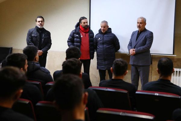 معارفه کارتال در محل تمرین توسط مدیر عامل