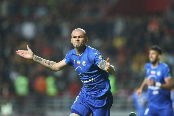  سیلوا خرید جدید استقلال را تحویل گرفت  عکس