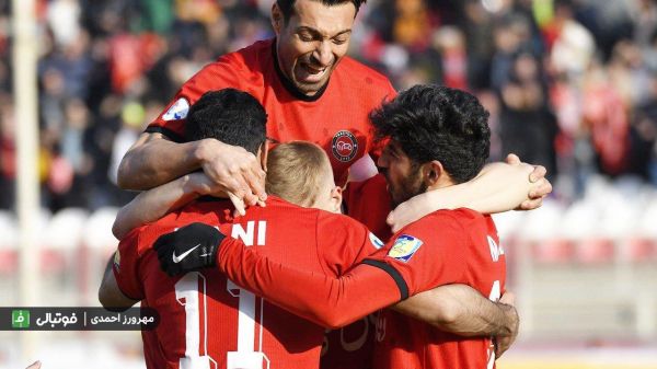  تراکتور چهار - هوادار صفر  زمین و آسمان تبریز غرق در گلباران  هوادار، آماده برای سقوط زودهنگام