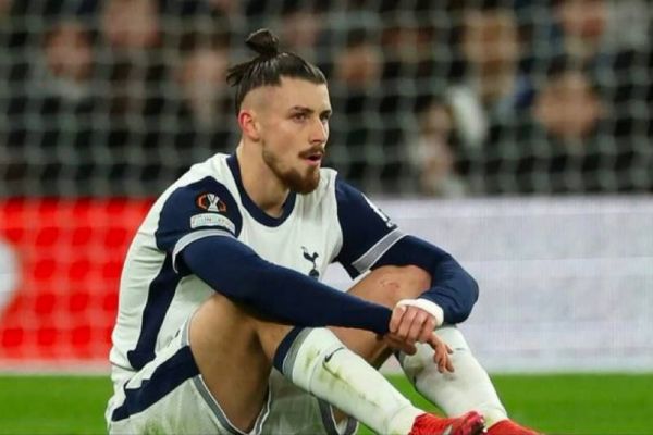  فصل برای مدافع رومانیایی تاتنهام تمام شد