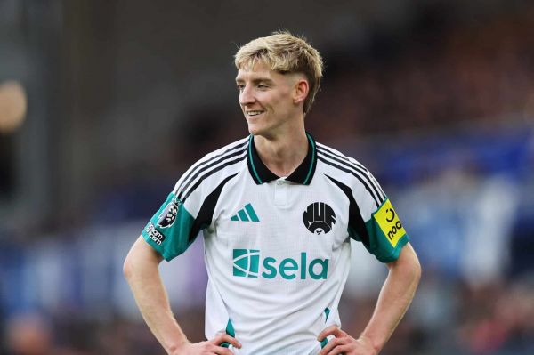 تمسخر بازیکنان آرسنال توسط ستاره نیوکاسل؛ باید متواضع بمانیم