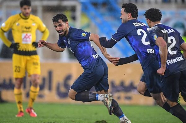 نخستین گل افسرده، صدر را جا به جا کرد