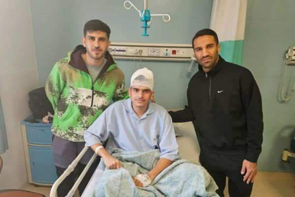 عیادت ریگی و خدابندهلو از هوادار مصدوم پرسپولیس