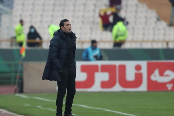  نکونام از صفحه استقلال سر درآورد   عکس