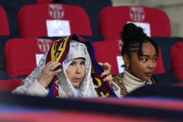  عکس؛ مادربزرگ لامین یامال در حال تماشای بازی نوه‌اش