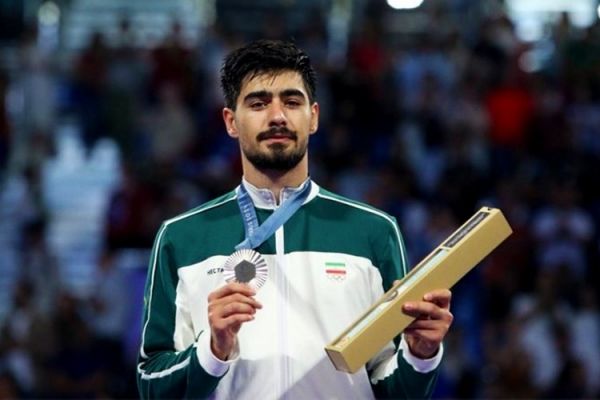 برخورداری مدال المپیک خود را میفروشد