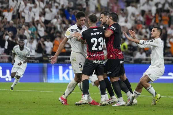 حمله بازیکن مایورکا به ستاره رئال مادرید دورو و ریاکار هستی