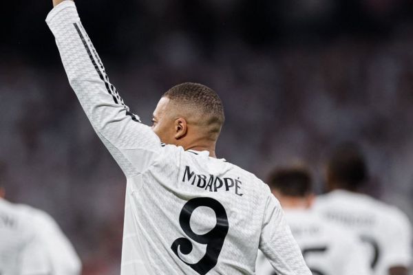 تنها بازیکنی که در لیگ قهرمانان اروپا، در نیوکمپ و برنابئو هتتریک کرده است