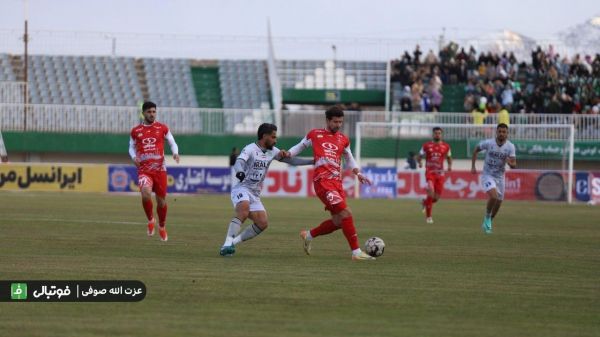 آلومینیوم یک - پرسپولیس یک پرسپولیس باز هم از کورس عقب افتاد