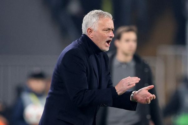  طعنه سرمربی گالاتاسرای به مورینیو  آقای گریان