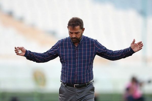 باورنکردنی؛ فیروز کریمی سرمربی استقلال در دربی ۱۰۵