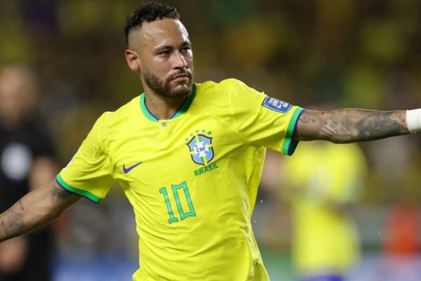 «پادشاه واقعی فوتبال» از نظر نیمار مسی نیست