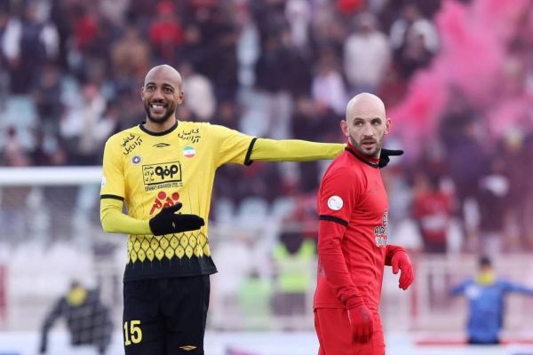 پوستونسکی جنگ میانه میدان را از انزونزی برد