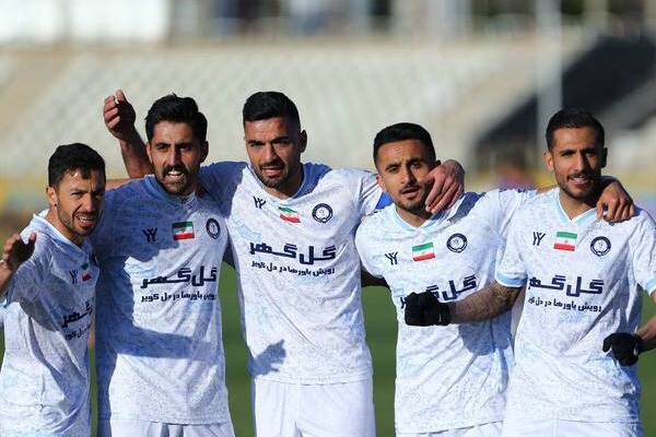 بازیکنی که با استقلال قرارداد بست اما اداهای اینستاگرامی مانع شد